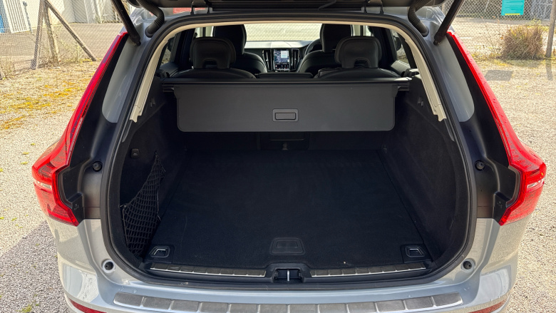 Volvo XC60 2.0 B4D Plus Dark 5dr AWD Geartronic Diesel Estate